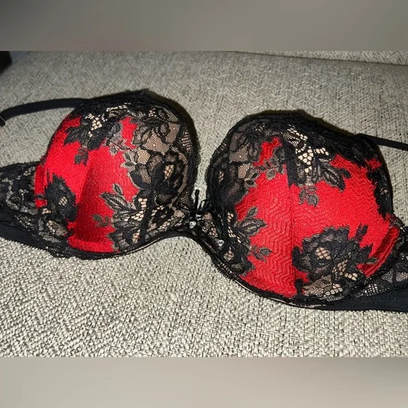Victoria's Secret Red & Black Lace Bra! Gorgeous! 34 DD - Picture 2 of 8